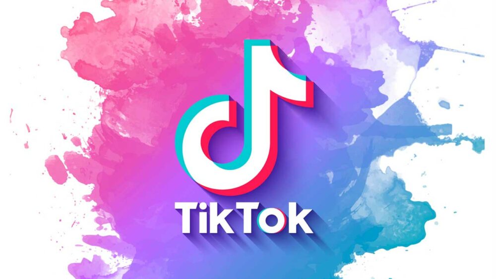 TikTok Logo mit Hintergrundkolage